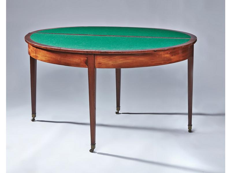 TABLE ovale en acajou et placage d'acajou,...