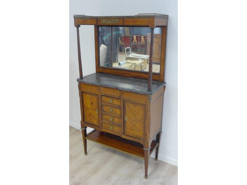 DRESSOIR en marqueterie, la partie basse...