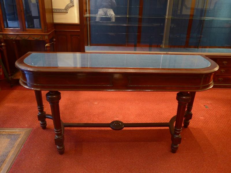 GRANDE CONSOLE-COMPTOIRE en acajou mouluré...