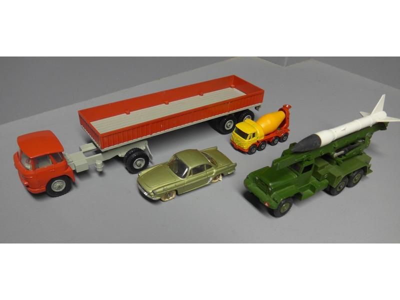 DINKY TOYS