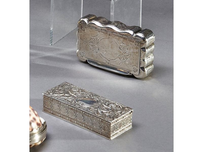 DEUX TABATIERES en argent rectangulaires,...