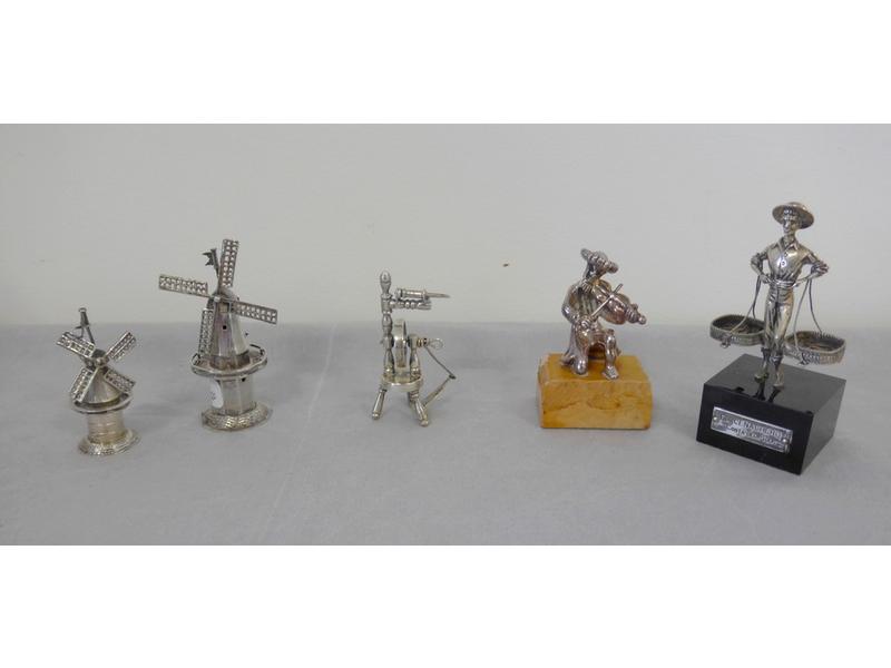 LOT DE FIGURINES en argent comprenant deux...