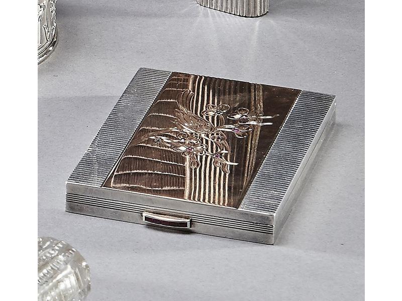 ETUI A CIGARETTES en or et argent à décor...