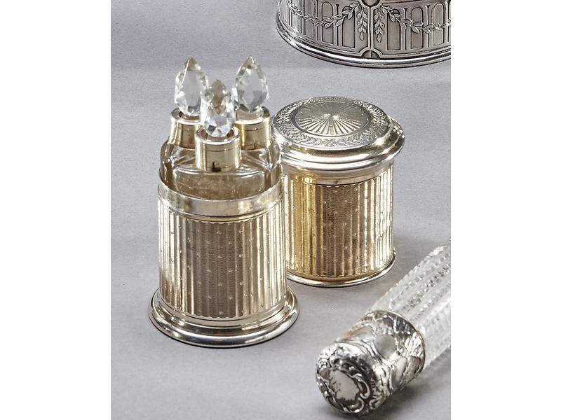 BOÎTE A SENTEURS de forme cylindrique en...
