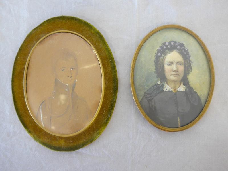 DEUX MINIATURES ovales sur papier,