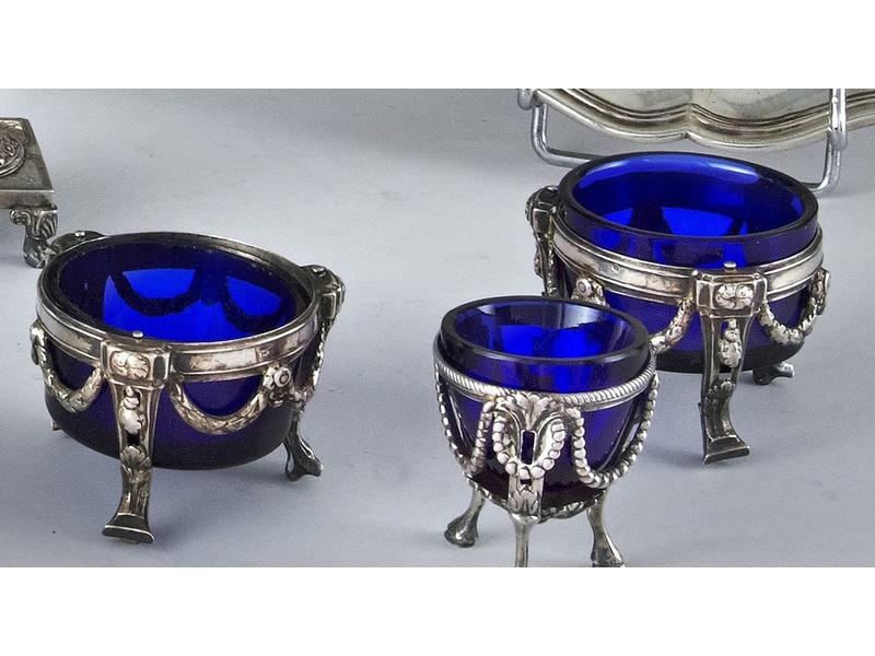PAIRE DE SALIERES RONDES en argent, les intérieurs...