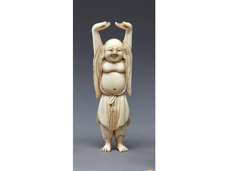 FIGURINE en ivoire représentant un Buddai,...