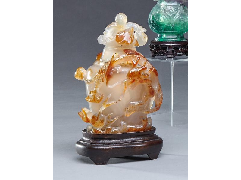 VASE COUVERT en agate et cornaline beige...