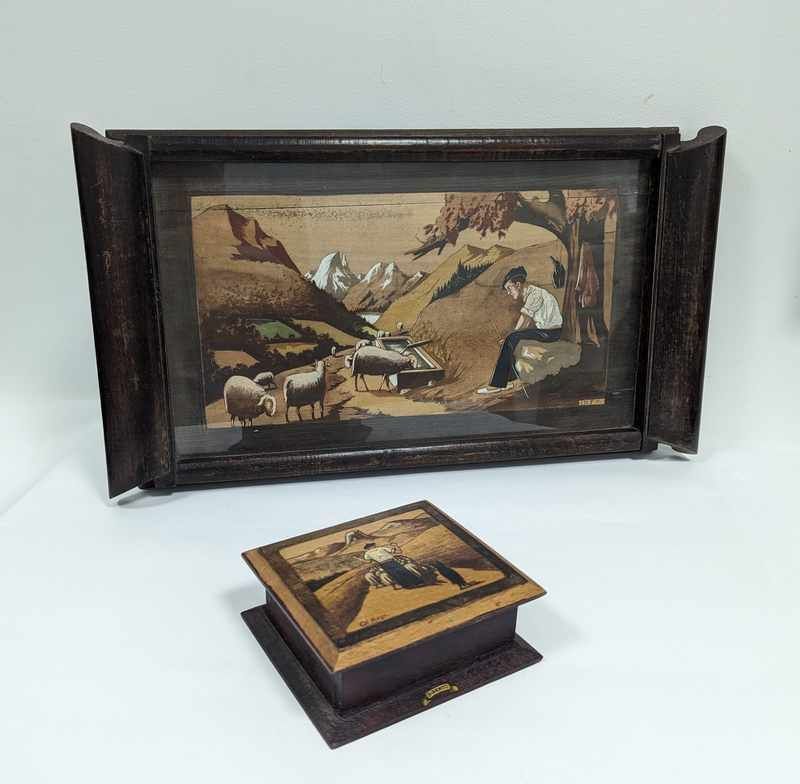 PLATEAU rectangulaire en bois à deux anses...