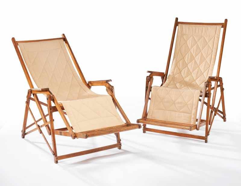 PAIRE DE CHAISES LONGUES pliantes et basculantes...
