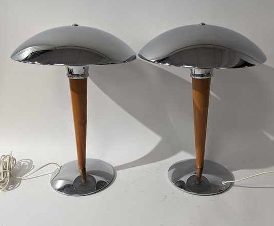 PAIRE DE LAMPES type Mazda en bois clair...