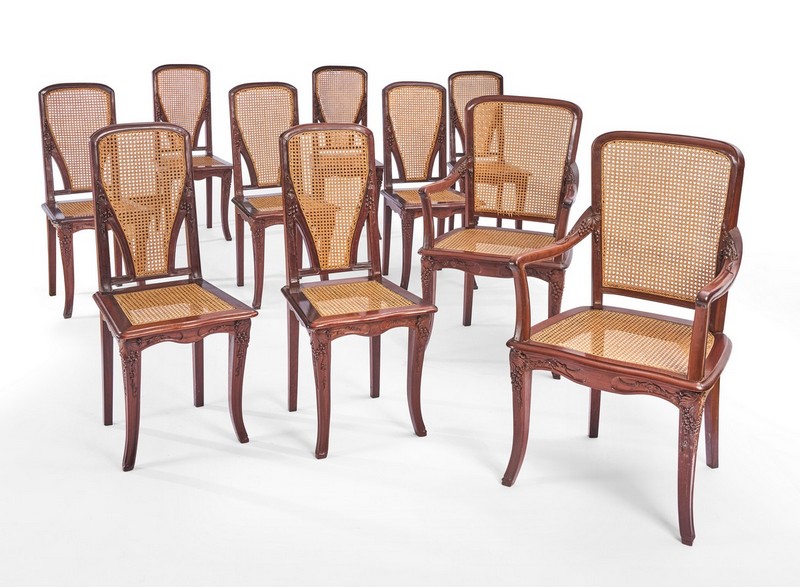 HUIT CHAISES ET DEUX FAUTEUILS Art Nouveau...