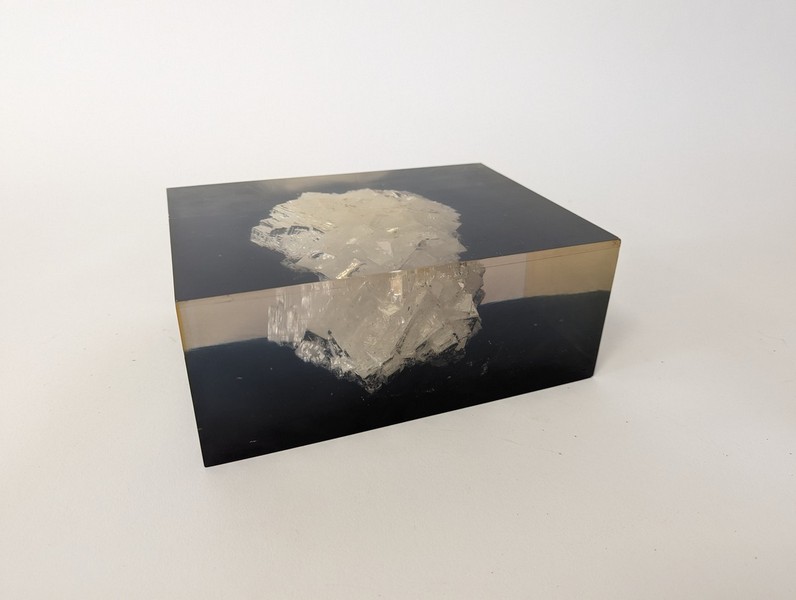 INCRUSTATION DE MINERAI probablement QUARTZ...