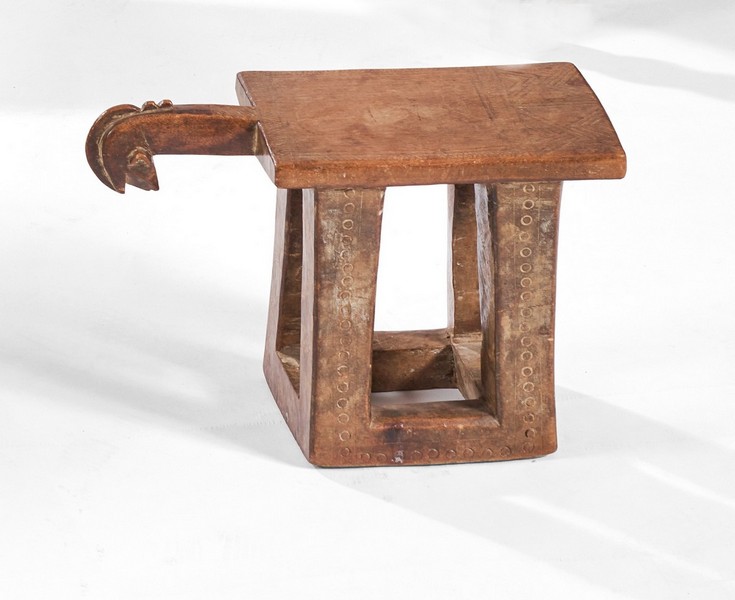 TABOURET anthropomorphe rectangulaire à décor...