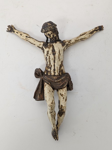 CHRIST en bois sculpté avec traces de po...