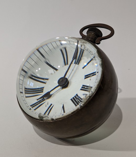 PENDULE DE BUREAU globulaire en bronze et...