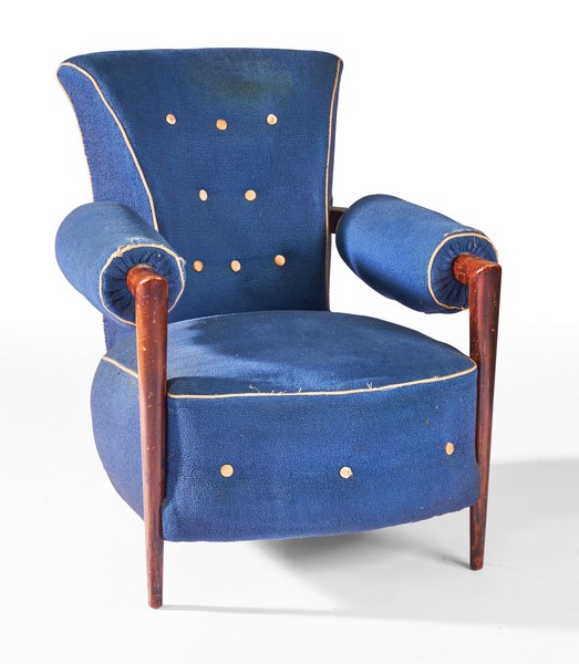 FAUTEUIL en bois teinté façon acajou et dossier...