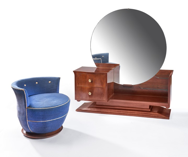 COIFFEUSE ET SON FAUTEUIL capitonné bleu,...