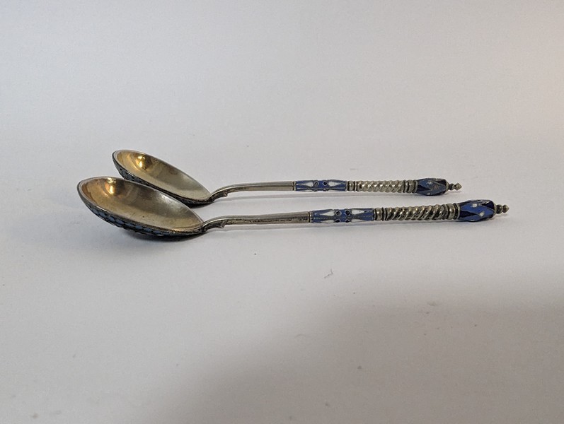 PAIRE DE CUILLERES en argent et vermeil (84...