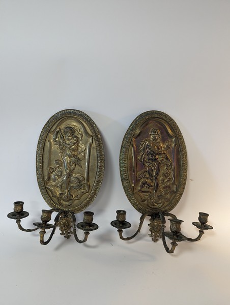 PAIRE D'APPLIQUES en bronze doré et ciselé...