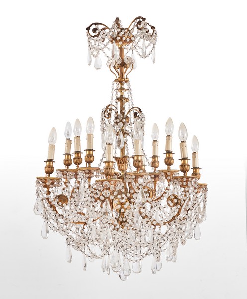 LUSTRE en bronze doré à douze lumières sur...