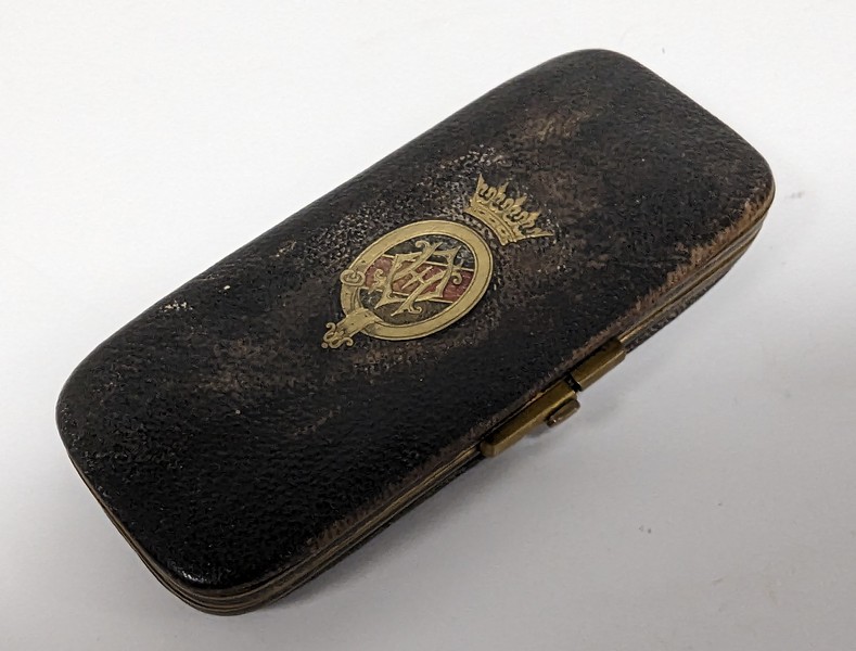 ETUI A LUNETTES au chiffre du Duc d'AUMALE...