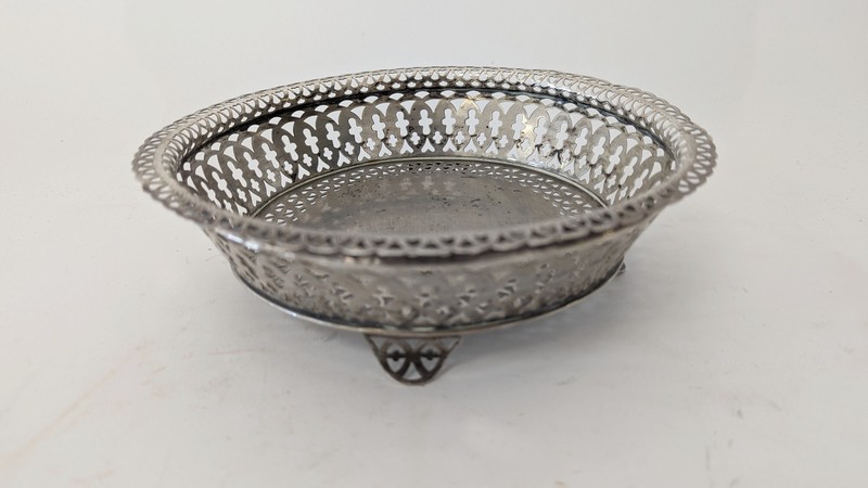CORBEILLE en argent (833) à décor ajouré...