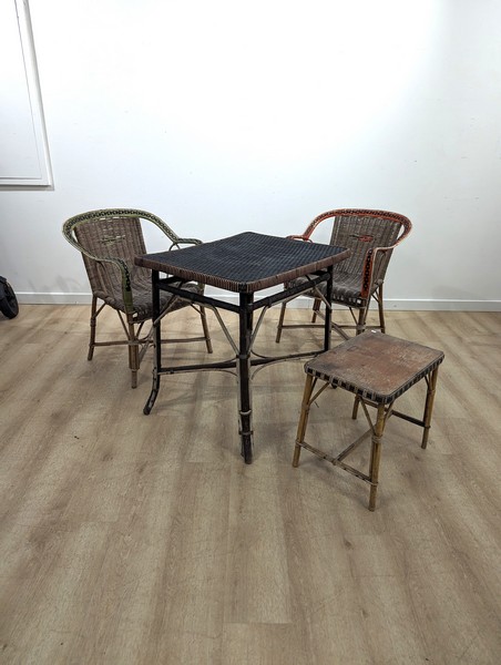 DEUX FAUTEUILS en rotin tressé et teinté...