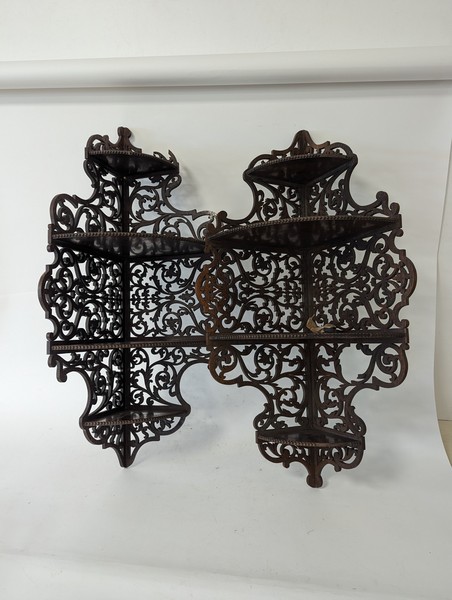 PAIRE D'ENCOIGNURES D'APPLIQUES en bois naturel...