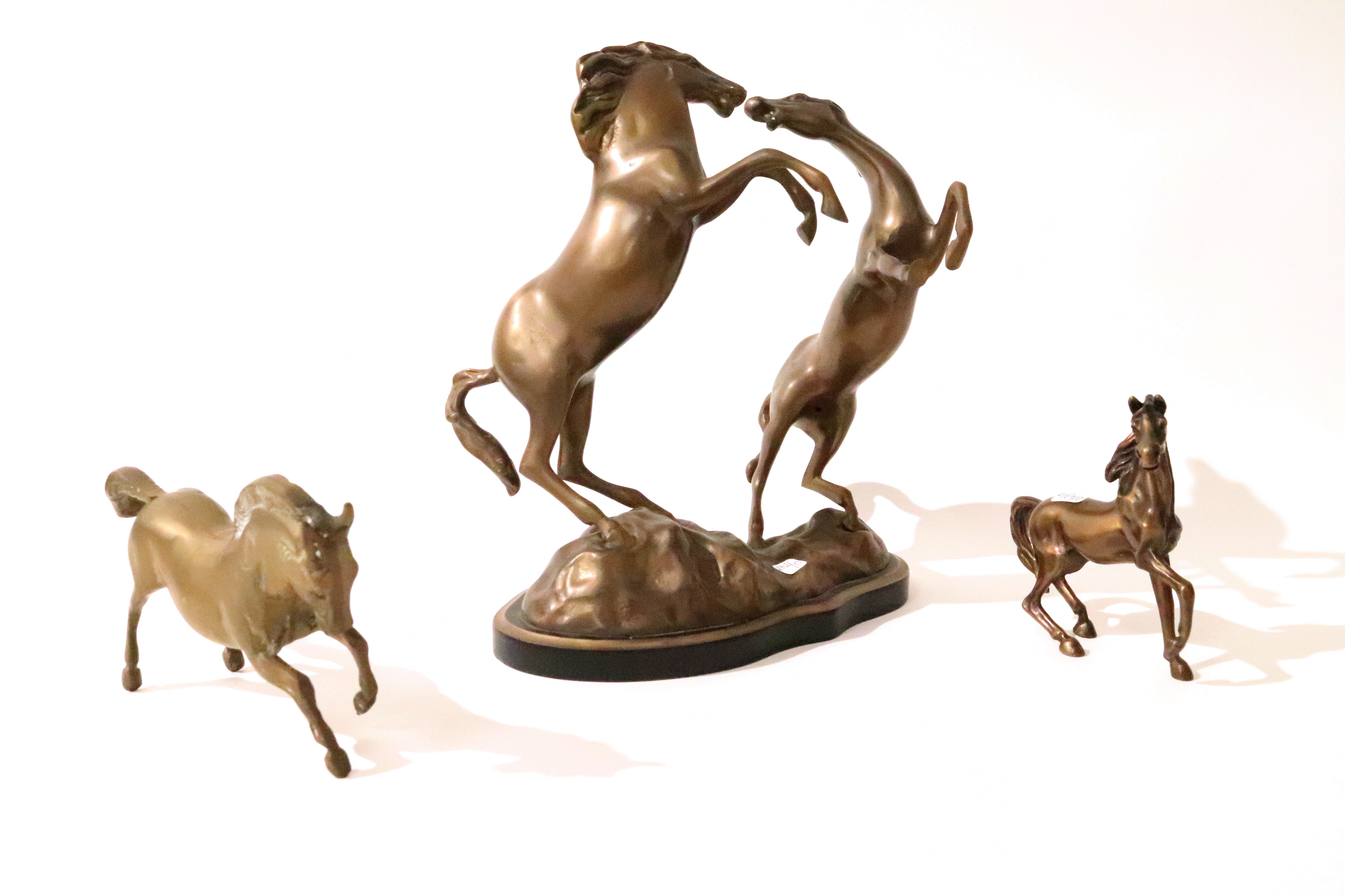 TROIS CHEVAUX en bronze doré ou laiton certains...
