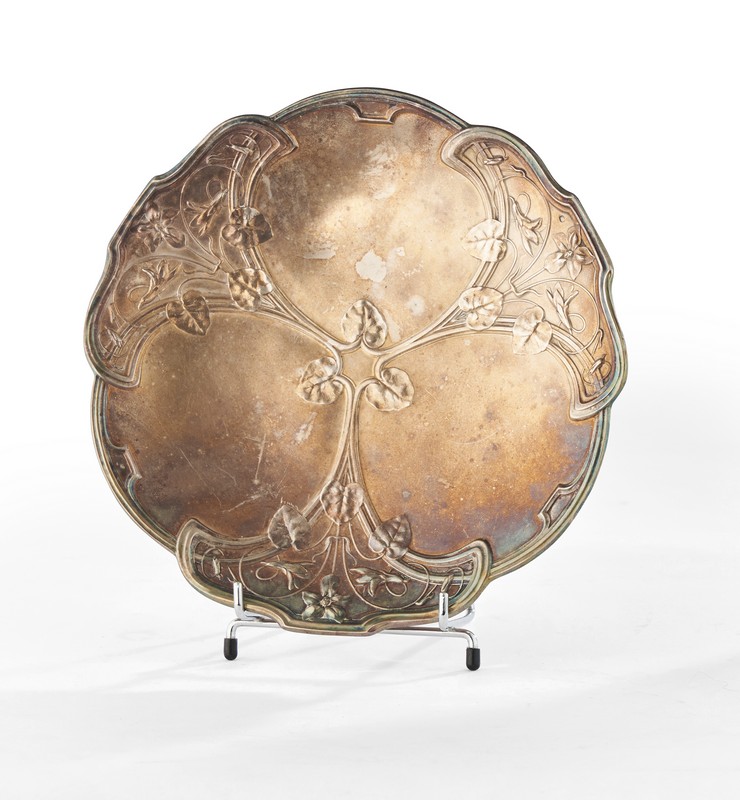 COUPE sur talon chantournée en argent (950)...