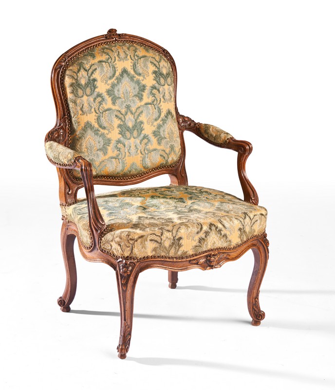 FAUTEUIL à dossier à la Reine violonné en...