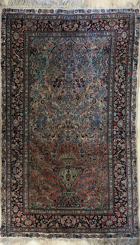 FIN TAPIS en laine et soie polychrome sur...