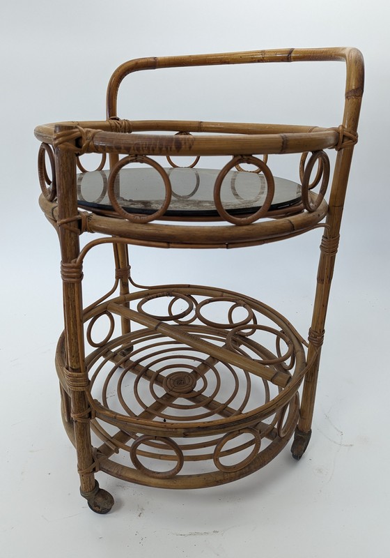 TABLE DESSERTE A ROULETTES de forme circulaire,...