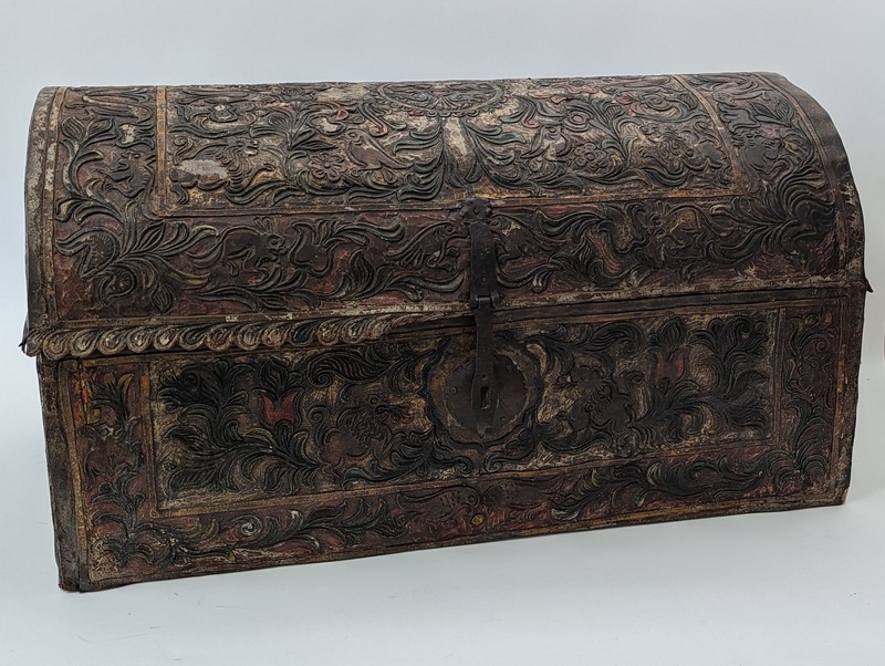 COFFRE DE VOYAGE en bois (palissandre?),...