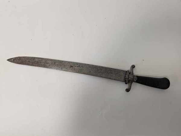 COUTEAU OU DAGUE DE CHASSE, lame en fer à...