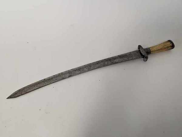 COUTEAU OU DAGUE DE CHASSE, lame courbe en...