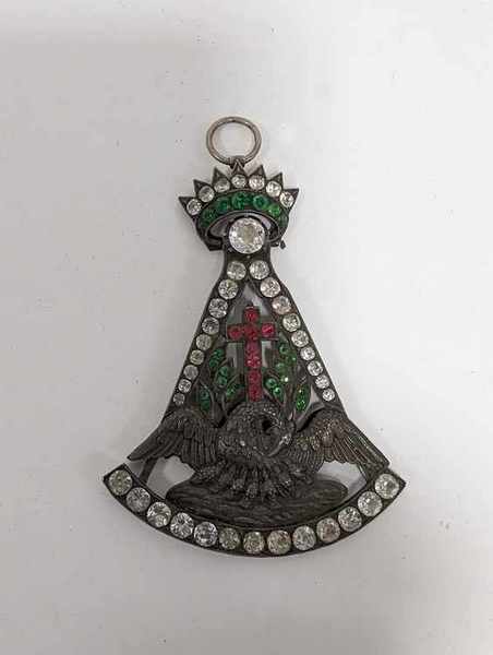 PENDENTIF MACONIQUE en argent et verres de...