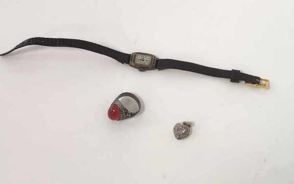 LOT EN ARGENT : bague en argent et pierre...