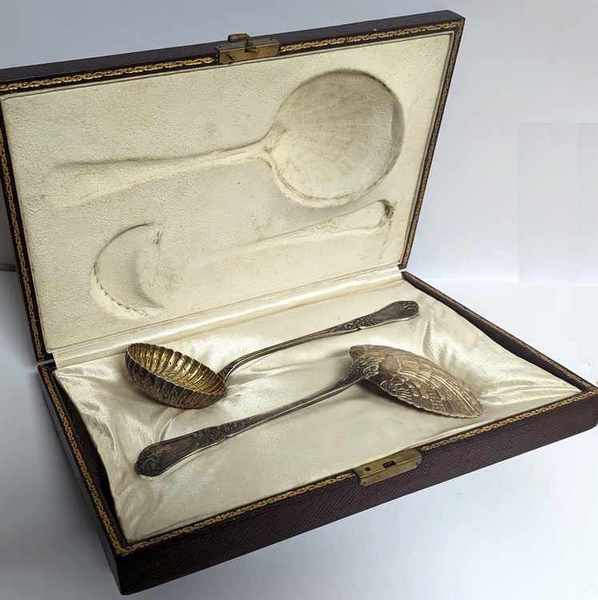 COUVERTS DE SERVICE A FRAISES en argent et...