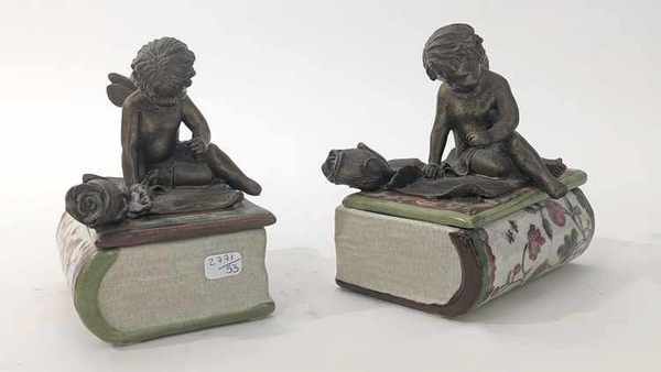 DEUX BOÎTES rectangulaires formant livre...