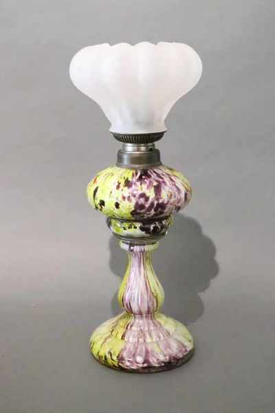 LAMPE A HUILE de forme balustre en verre...