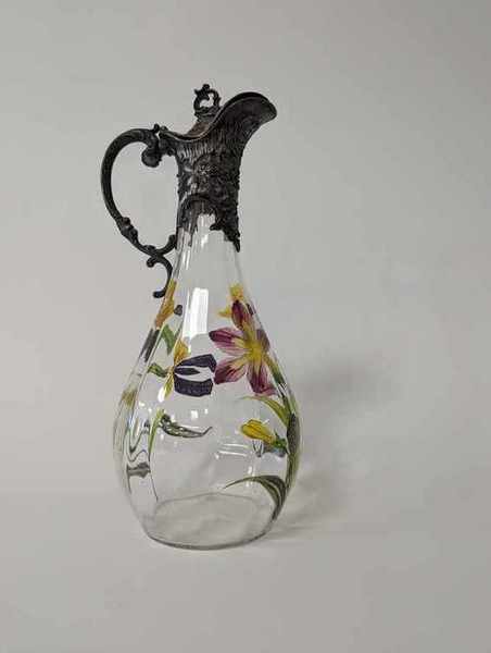 CARAFE en verre soufflé à décor émaillé sur...