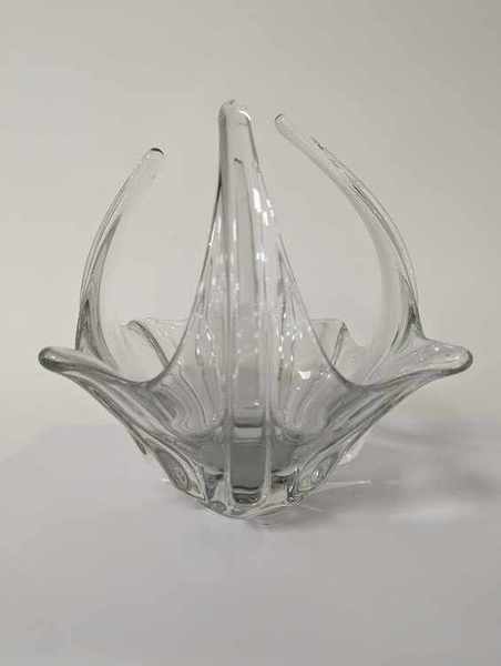 COUPE de forme libre en verre moulé pressé...