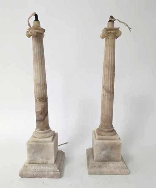 PAIRE DE LAMPES en albâtre à colonnes co...