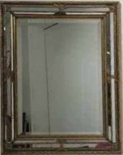 PETIT MIROIR rocaille en bois et stuc doré...
