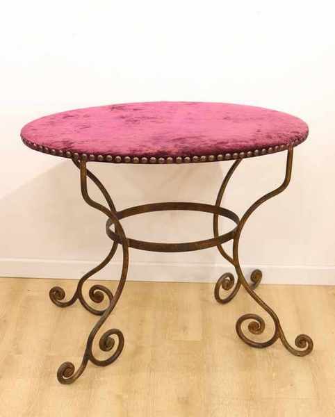 TABLE GUÉRIDON à piétement en fer forgé à...