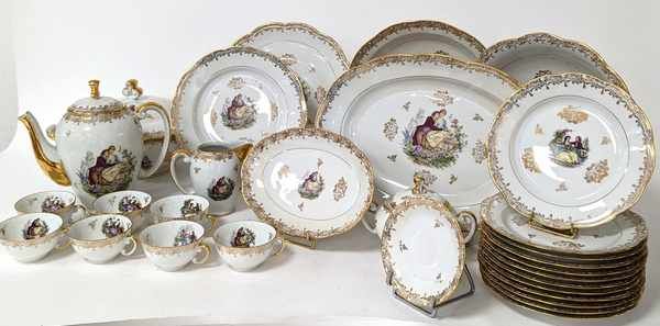 PARTIE DE SERVICE DE TABLE en porcelaine...