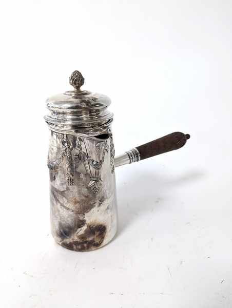 CAFETIERE tronconique en argent (950) à décor...