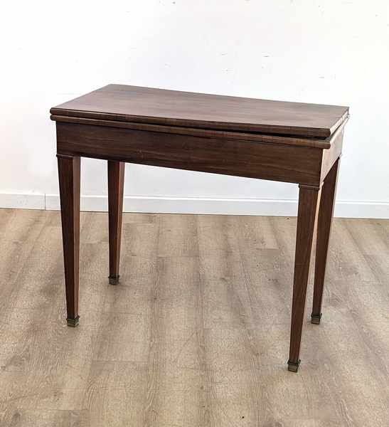 TABLE A JEU rectangulaire en acajou et placage...